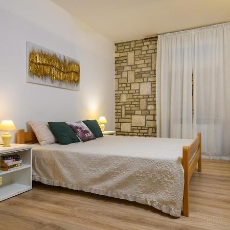 Apartman Aleksandra Pula Exterior photo