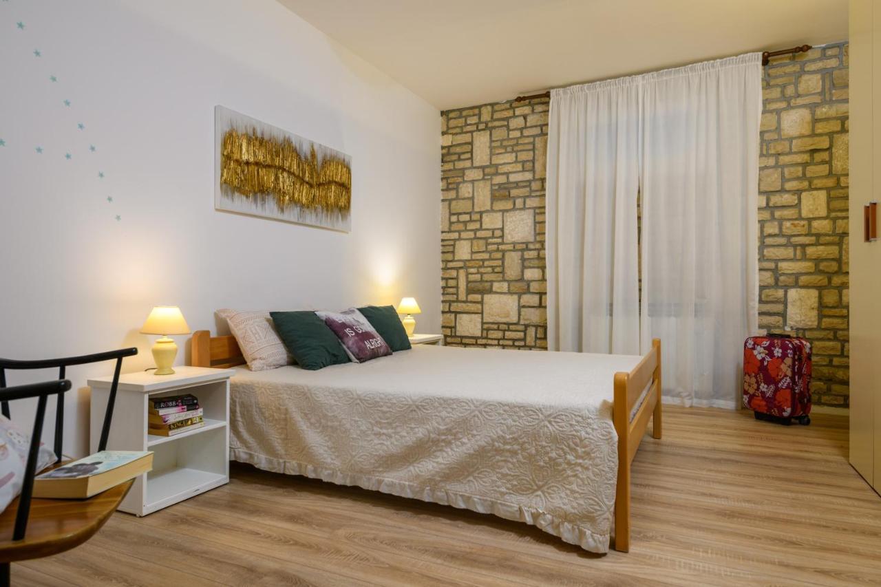 Apartman Aleksandra Pula Exterior photo