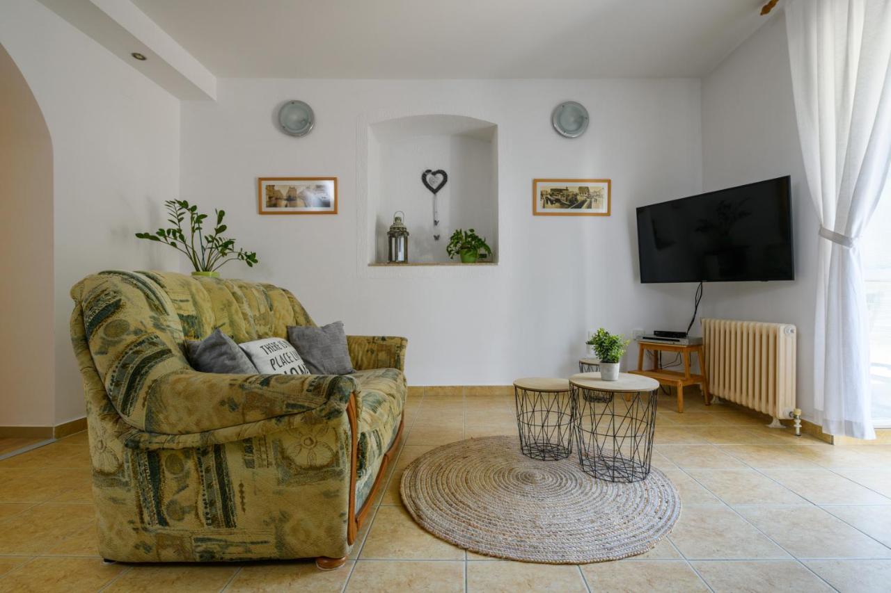 Apartman Aleksandra Pula Exterior photo